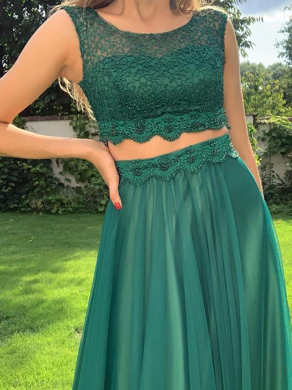 Vestido de noche de dos piezas con escote redondo de tul y apliques